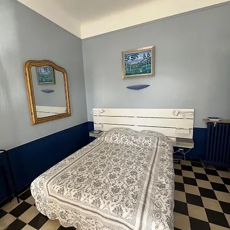 Les Algues, Les Pieds Dans L'eau Sur La De Renecros * בנדול