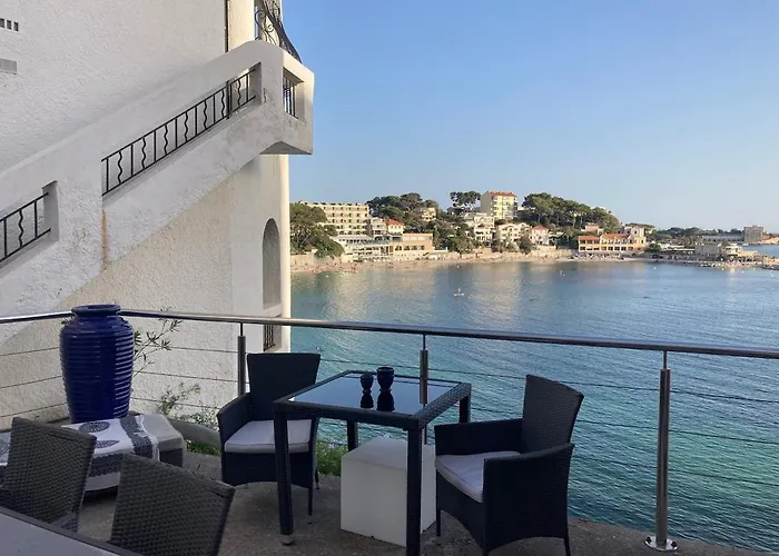 Les Algues, Les Pieds Dans L'eau Sur La De Rènecros Villa Bandol